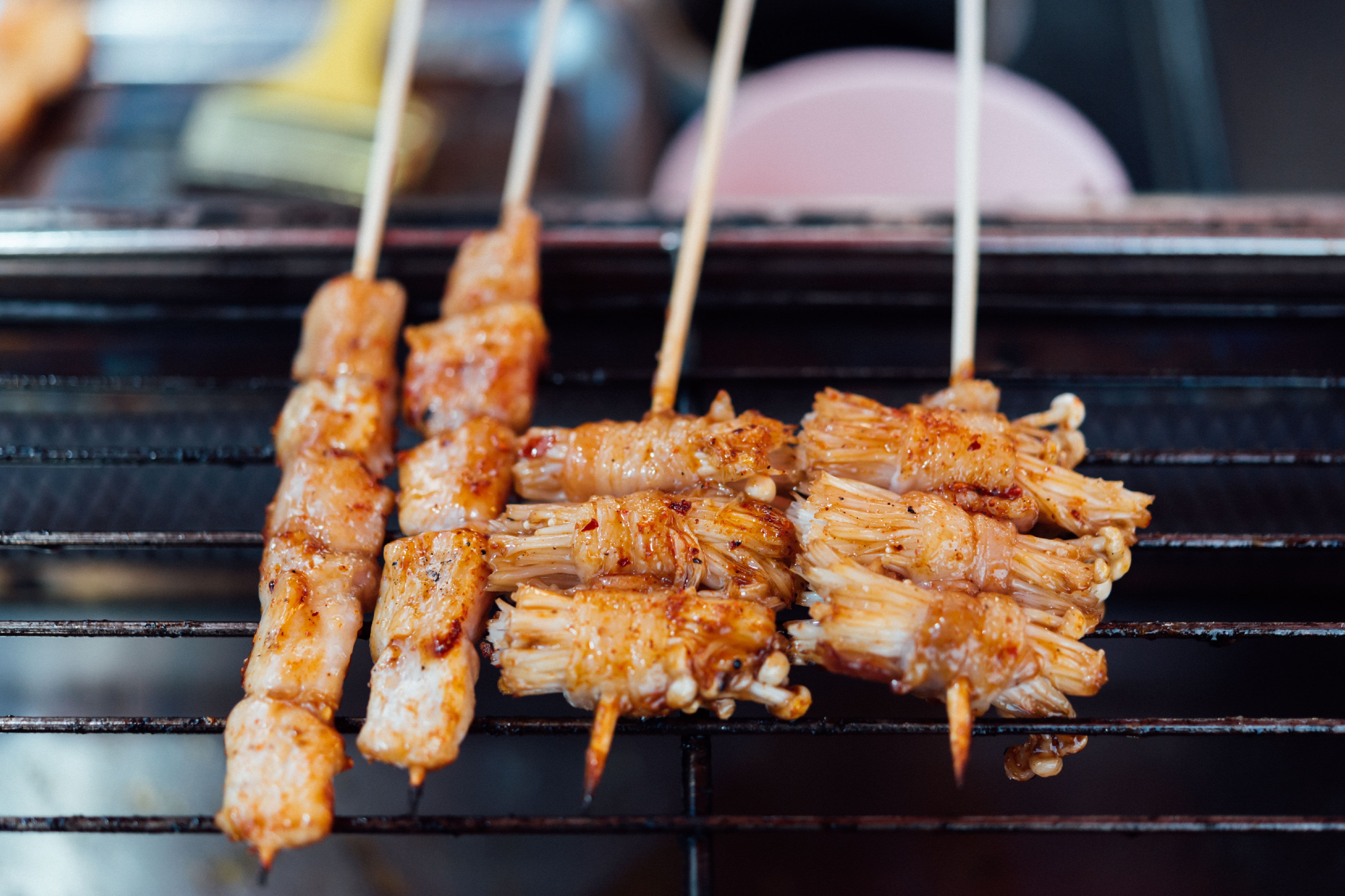 2. เบคอนพันเห็ดราดซอสหม่าล่า